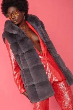 JAYLEY Grey Faux Fur Long Hooded Gilet -Long Maxi Dress Sales Store jayley grey faux fur long hooded gilet p4027 74098 image