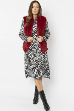 JAYLEY Red Hand Knitted Faux Fur Gilet