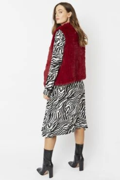JAYLEY Red Hand Knitted Faux Fur Gilet -Long Maxi Dress Sales Store jayley red hand knitted faux fur gilet p3748 57892 image