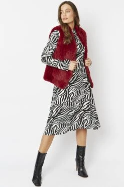 JAYLEY Red Hand Knitted Faux Fur Gilet -Long Maxi Dress Sales Store jayley red hand knitted faux fur gilet p3748 57894 image