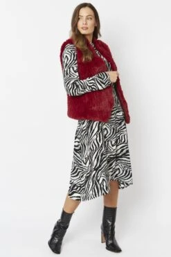 JAYLEY Red Hand Knitted Faux Fur Gilet -Long Maxi Dress Sales Store jayley red hand knitted faux fur gilet p3748 57897 image