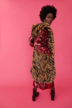 JAYLEY Tiger Print Faux Fur Hooded Tiger Print Maxi Gilet -Long Maxi Dress Sales Store jayley tiger print faux fur hooded tiger print maxi gilet p6233 75545 image