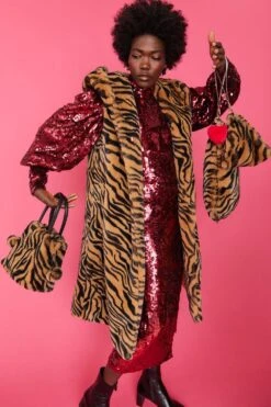 JAYLEY Tiger Print Faux Fur Hooded Tiger Print Maxi Gilet -Long Maxi Dress Sales Store jayley tiger print faux fur hooded tiger print maxi gilet p6233 75546 image