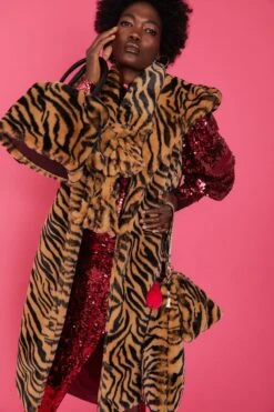 JAYLEY Tiger Print Faux Fur Hooded Tiger Print Maxi Gilet -Long Maxi Dress Sales Store jayley tiger print faux fur hooded tiger print maxi gilet p6233 75547 image